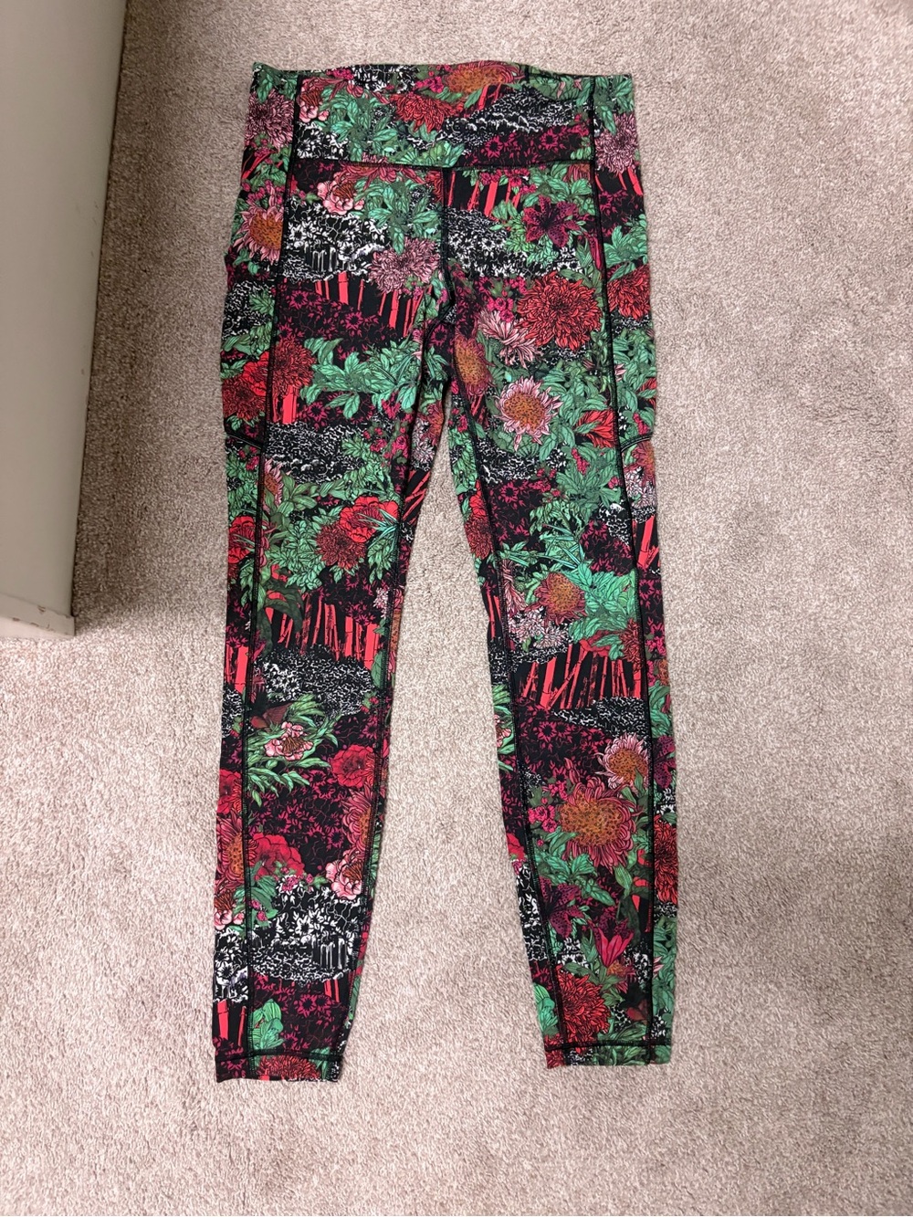 Lululemon Leggings in Black, Green & Red